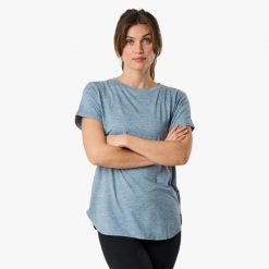 Koszulka treningowa damska Swedemount Core Loose Fit Tee szybkoschnąca. Zielone bluzki damskie SWEDEMOUNT, bez wzorów, sportowe, bez kołnierzyka, bez ramiączek. Za 57.00 zł.