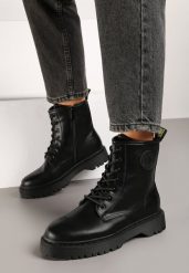Czarne Botki Workery z Ozdobną Aplikacją przy Cholewce Esawira. Czarne botki damskie Born2be, z aplikacjami, z jeansu, eleganckie, bez obcasa, na obcasie, bez zapięcia. Za 109.99 zł.