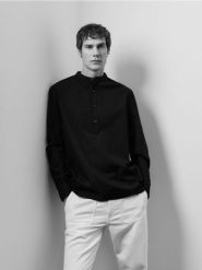 Koszula regular z bawełny egipskiej - czarny. Czarne koszule męskie Reserved, l, bez wzorów, z bawełny, bez kołnierzyka, bez ramiączek. Za 139.99 zł.