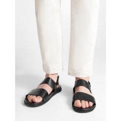 Sandały GINO ROSSI. Czarne sandały męskie Gino Rossi, bez wzorów, bez zapięcia. Za 199.99 zł.