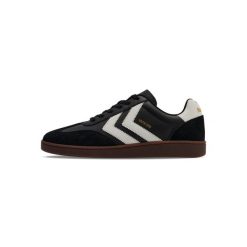Sneakersy Hummel VM78 CPH LS. Białe obuwie sportowe damskie Hummel, bez wzorów, bez zapięcia. Za 425.50 zł.