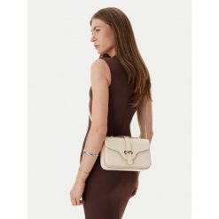 Torebka Emporio Armani. Białe listonoszki damskie Emporio Armani, bez wzorów, bez dodatków. Za 1,330.99 zł.