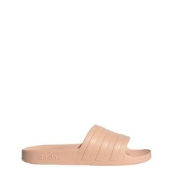 Klapki adilette Aqua. Brązowe klapki damskie Adidas, bez wzorów, sportowe, bez obcasa, bez zapięcia. W wyprzedaży za 64.97 zł.