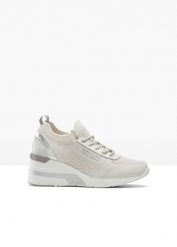 Sneakersy na podeszwie platformie Mustang. Brązowe obuwie sportowe damskie bonprix, bez wzorów, bez zapięcia. Za 299.99 zł.