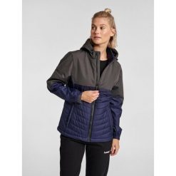 Kurtka damska Hummel North Hybrid. Szare kurtki sportowe damskie Hummel, na jesień, xl, bez wzorów, z tkaniny, bez ramiączek, bez kaptura, outdoorowe. W wyprzedaży za 384.00 zł.