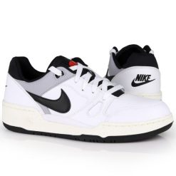 Buty męskie sportowe retro Nike FULL FORCE LO. Białe buty sportowe męskie Nike, bez wzorów, bez zapięcia. Za 409.99 zł.
