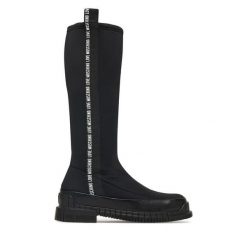 Kozaki LOVE MOSCHINO. Czarne kozaki damskie Love Moschino, bez wzorów, bez obcasa, na płaskiej podeszwie, bez zapięcia. Za 1,099.00 zł.