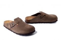 DR. BRINKMANN 600132-07 olive, klapki damskie. Zielone klapki damskie Dr. Brinkmann, bez wzorów, ze skóry, bez obcasa, bez zapięcia. Za 284.90 zł.