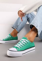Zielone Trampki Przed Kostkę o Klasycznym Fasonie Wilarosa. Zielone trampki i tenisówki damskie Born2be, bez wzorów, z jeansu, przed kostkę, bez zapięcia. Za 39.99 zł.