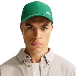 Czapka z daszkiem Nike Dri-FIT Club. Zielone czapki damskie Nike, bez wzorów, sportowe. Za 100.99 zł.