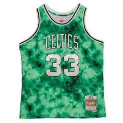 Koszulka Boston Celtics Swingman 1985/86. Zielone bluzki damskie Mitchell & Ness, bez wzorów, sportowe, bez kołnierzyka, bez ramiączek. Za 616.50 zł.