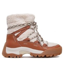 Botki Clarks. Brązowe botki damskie Clarks, bez wzorów, bez obcasa, na płaskiej podeszwie, bez zapięcia. Za 639.99 zł.