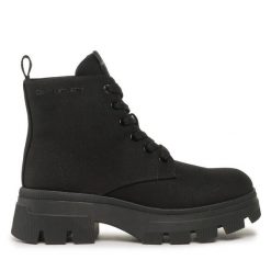 Botki Calvin Klein Jeans. Czarne botki damskie Calvin Klein Jeans, bez wzorów, z jeansu, bez obcasa, na płaskiej podeszwie, bez zapięcia. Za 749.99 zł.