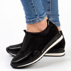 Czarne sneakersy damskie, półbuty M.Daszyński 2169-3. Czarne półbuty damskie M.Daszyński, w ażurowe wzory, ze skóry, bez obcasa, na obcasie, bez zapięcia. Za 159.00 zł.