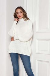 Oversizowy Sweter z Luźnym Golfem - Ecru. Brązowe swetry nierozpinane damskie Lanti, uniwersalny, bez wzorów, z materiału, bez kołnierzyka, bez ramiączek. Za 249.90 zł.