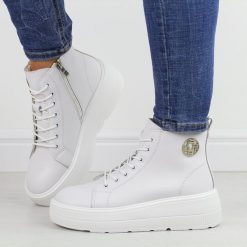 Białe skórzane botki damskie Filippo dbt6374/25. Białe botki damskie Filippo, na jesień, bez wzorów, z polaru, klasyczne, z okrągłym noskiem, bez obcasa, na platformie, bez zapięcia. W wyprzedaży za 254.15 zł.