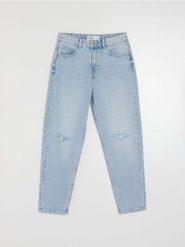 Jeansy mom z przetarciami - niebieski. Niebieskie jeansy damskie Sinsay, bez wzorów, z jeansu. Za 69.99 zł.