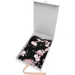 KOMPLET KOSZULKA I SPODENKI OD PIDŻAMY. Czarne koszule nocne damskie TOP SECRET, bez wzorów, z koronki, bez ramiączek. W wyprzedaży za 49.99 zł.