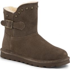 Buty BEARPAW - Minnie 2301W Seal Brown. Brązowe kozaki damskie Bearpaw, z aplikacjami, ze skóry, bez obcasa, bez zapięcia. Za 439.00 zł.