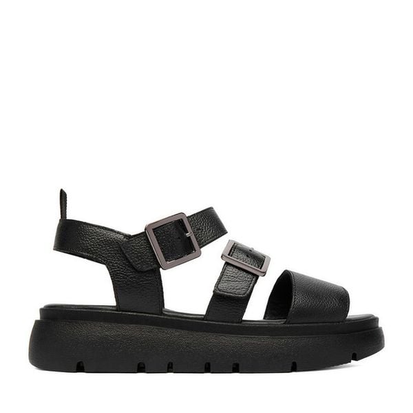 Sandały Lasocki. Czarne sandały damskie Lasocki, bez wzorów, bez obcasa, na płaskiej podeszwie, bez zapięcia. Za 179.99 zł.
