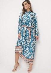 Niebieska Sukienka Satynowa o Pudełkowym Fasonie Wiązana w Talii w Ornamentalny Wzór Narosa. Niebieskie sukienki damskie Born2be, na co dzień, l, bez wzorów, z satyny, eleganckie, bez kołnierzyka, bez ramiączek, koszulowe. Za 79.99 zł.