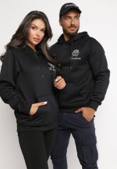 Czarna Bluza z Kapturem i Nadrukiem Wykończona Polarem Marcsa. Czarne bluzy męskie Born2be, l, bez wzorów, z polaru, bez ramiączek, z kapturem. Za 74.99 zł.