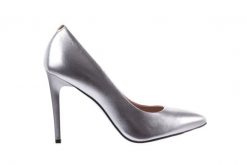 Czółenka Bayla-056 1810-1103 Srebrny 056331, Skóra naturalna - 40. Szare czółenka damskie Bayla, bez wzorów, z materiału, biznesowe, bez obcasa, na obcasie, bez zapięcia. W wyprzedaży za 179.10 zł.