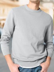 Sweter z okrągłym dekoltem - kremowy. Białe swetry męskie Sinsay, l, bez wzorów, bez kołnierzyka, bez ramiączek. Za 24.99 zł.