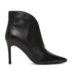 Botki Eva Minge. Czarne botki damskie Eva Minge, bez wzorów, bez obcasa, na szpilce, bez zapięcia. Za 449.99 zł.