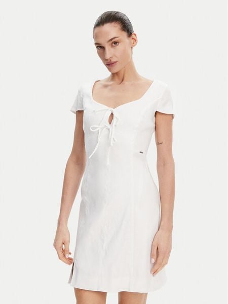 Guess Sukienka letnia W5GK41 WH5L2 Biały Regular Fit. Białe sukienki damskie Guess, na lato, l, z aplikacjami, z lyocellu, bez kołnierzyka, bez ramiączek. Za 347.00 zł.