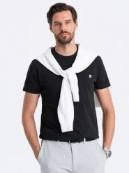 Dzianinowy T-shirt męski z naszytą kieszonką - czarny V5. Czarne t-shirty męskie Ombre Clothing, m, bez wzorów, z dzianiny, bez kołnierzyka, bez ramiączek. W wyprzedaży za 19.99 zł.