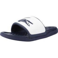 Klapki Lacoste Model Serve Slide Dual Kolor Niebieski. Niebieskie klapki męskie Lacoste, bez wzorów, z syntetyku, bez zapięcia. Za 326.35 zł.
