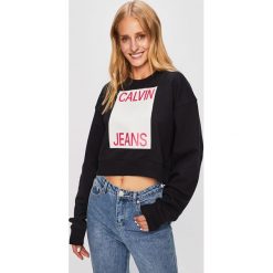 Calvin Klein Jeans - Bluza. Czerwone bluzy damskie Calvin Klein Jeans, l, bez wzorów, z bawełny, bez ramiączek, bez kaptura. W wyprzedaży za 269.90 zł.