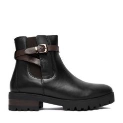 Botki Lasocki. Czarne botki damskie Lasocki, bez wzorów, bez obcasa, na płaskiej podeszwie, bez zapięcia. Za 189.99 zł.