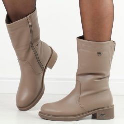 Beżowe wysokie botki damskie Filo Donna Z24-42. Brązowe botki damskie Filo Donna, na jesień, bez wzorów, ze skóry, eleganckie, z okrągłym noskiem, bez obcasa, na płaskiej podeszwie, bez zapięcia. Za 219.00 zł.