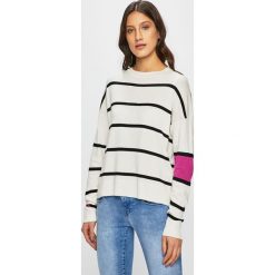 Jacqueline de Yong - Sweter. Białe swetry nierozpinane damskie Jacqueline de Yong, s, bez wzorów, z dzianiny, bez kołnierzyka, bez ramiączek. W wyprzedaży za 59.90 zł.