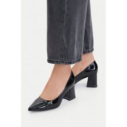 Czółenka JENNY. Czarne czółenka damskie Jenny, bez wzorów, bez obcasa, bez zapięcia. Za 129.99 zł.