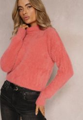 Różowy Dzianinowy Sweter z Dłuższym Włosiem i Półgolfem Christiam. Czerwone swetry nierozpinane damskie Renee, z aplikacjami, z dzianiny, casualowe, bez kołnierzyka, bez ramiączek. Za 59.99 zł.