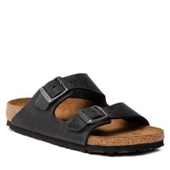 Klapki Birkenstock. Czarne klapki damskie Birkenstock, bez wzorów, bez obcasa, bez zapięcia. Za 539.99 zł.