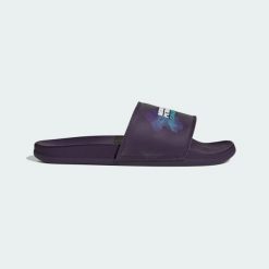KLAPKI ADILETTE COMFORT SLIDES MERCEDES AMG PETRONAS F1 TEAM. Fioletowe klapki damskie Adidas, bez wzorów, z materiału, eleganckie, bez obcasa, bez zapięcia. Za 239.00 zł.