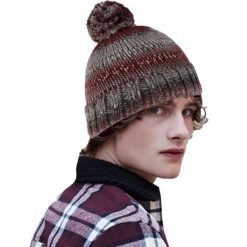 Damska Dzianinowa Czapka Frosty VI. Czarne czapki damskie Regatta, na zimę, bez wzorów, z dzianiny, eleganckie. Za 38.99 zł.