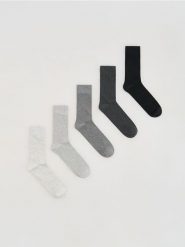 5 pack skarpet - ciemnoszary. Szare skarpety męskie Reserved, bez wzorów. Za 49.99 zł.