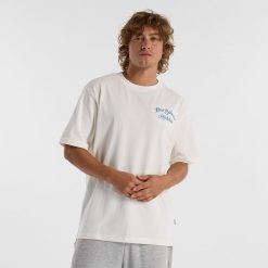 Koszulka męska New Balance MT43556SST – biała. Białe koszulki sportowe męskie New Balance, m, bez wzorów, z dresówki, bez ramiączek. Za 99.99 zł.