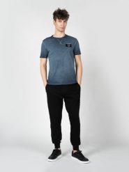 Guess T-Shirt "Patch" | X3GI08KAK90 | Mężczyzna | Niebieski. Niebieskie t-shirty męskie Guess, m, z aplikacjami, z bawełny, bez kołnierzyka, bez ramiączek. W wyprzedaży za 159.00 zł.