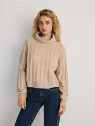 Sweter z golfem - beżowy. Brązowe swetry nierozpinane damskie Reserved, l, bez wzorów, z dzianiny, bez kołnierzyka, bez ramiączek. W wyprzedaży za 39.99 zł.