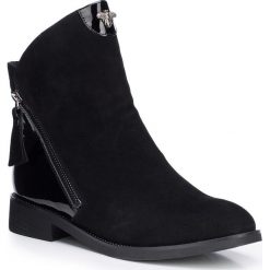 Buty damskie. Czarne botki damskie Wittchen, z aplikacjami, z nubiku, eleganckie, bez obcasa, bez zapięcia. W wyprzedaży za 329.90 zł.