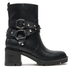 Botki Guess. Czarne botki damskie Guess, z aplikacjami, bez obcasa, na słupku, bez zapięcia. Za 709.99 zł.