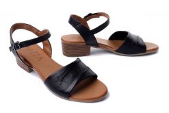PIAZZA 910128-01 schwarz, sandały damskie. Czarne sandały damskie Piazza, bez wzorów, ze skóry, bez obcasa, na obcasie, bez zapięcia. Za 299.90 zł.