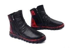 MANITU 990534-04 rot, botki damskie. Czarne botki damskie Manitu, bez wzorów, bez obcasa, bez zapięcia. Za 311.18 zł.