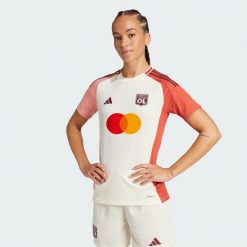 Koszulka Olympique Lyonnais 24/25 Third. Białe bluzki damskie Adidas, xl, bez wzorów, z materiału, sportowe, bez kołnierzyka, bez ramiączek. Za 449.00 zł.